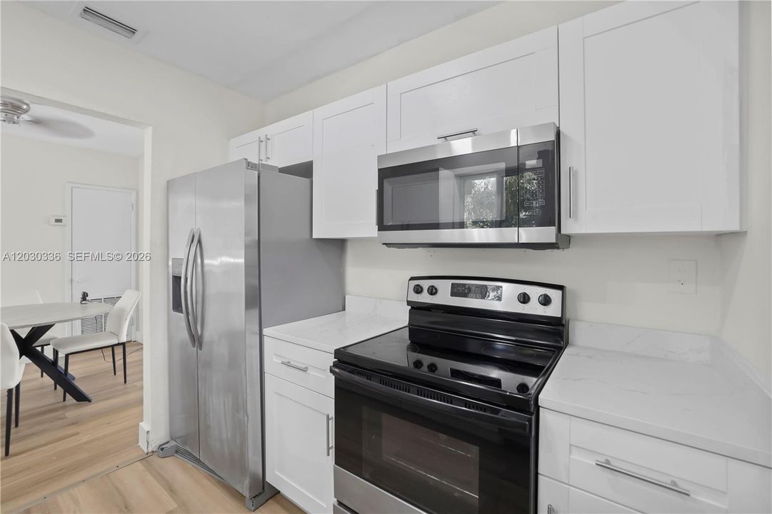 Под контрактом: $399,999 (3 спален, 1 ванн, 1226 Квадратных фут)