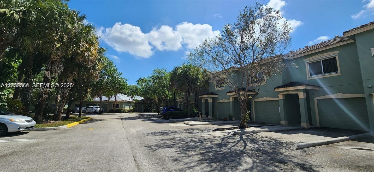 For Rent: $2,150 (2 beds, 2 baths, 1024 Square Feet)