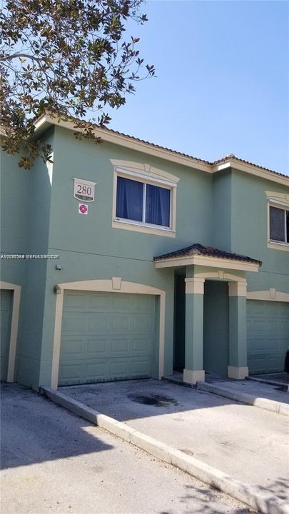 For Rent: $2,150 (2 beds, 2 baths, 1024 Square Feet)