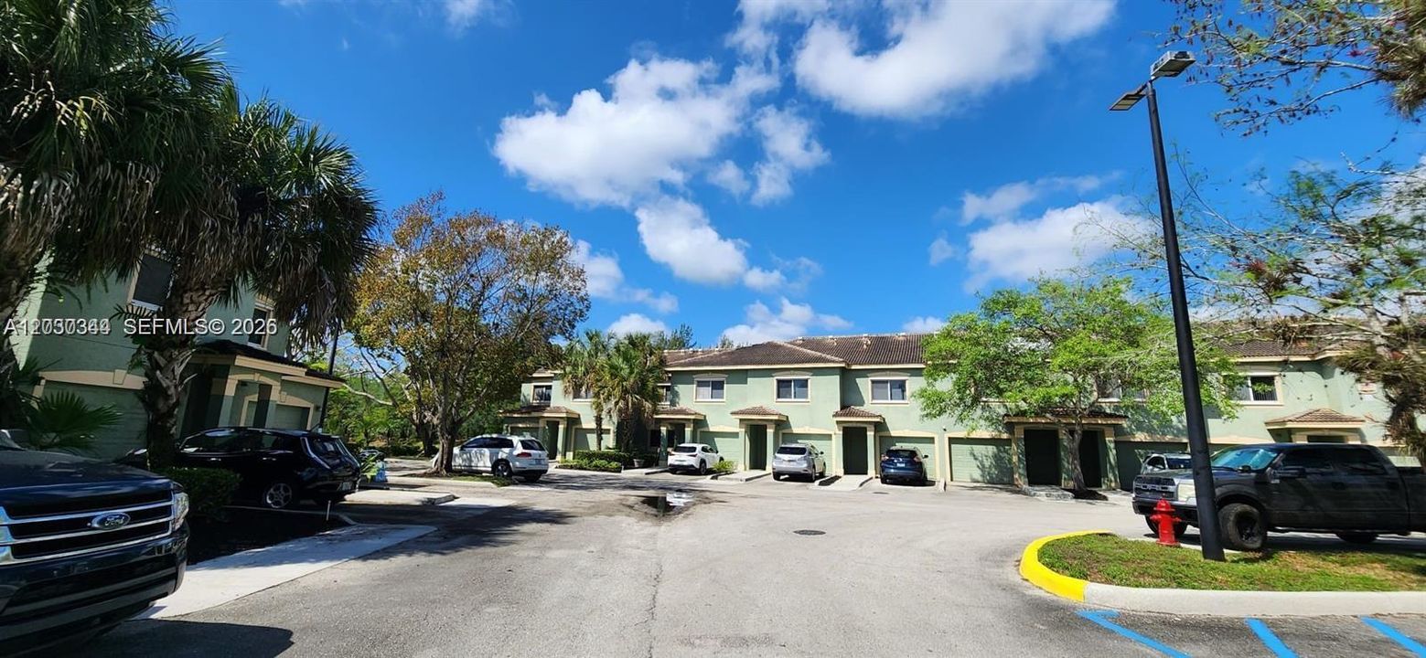 For Rent: $2,150 (2 beds, 2 baths, 1024 Square Feet)