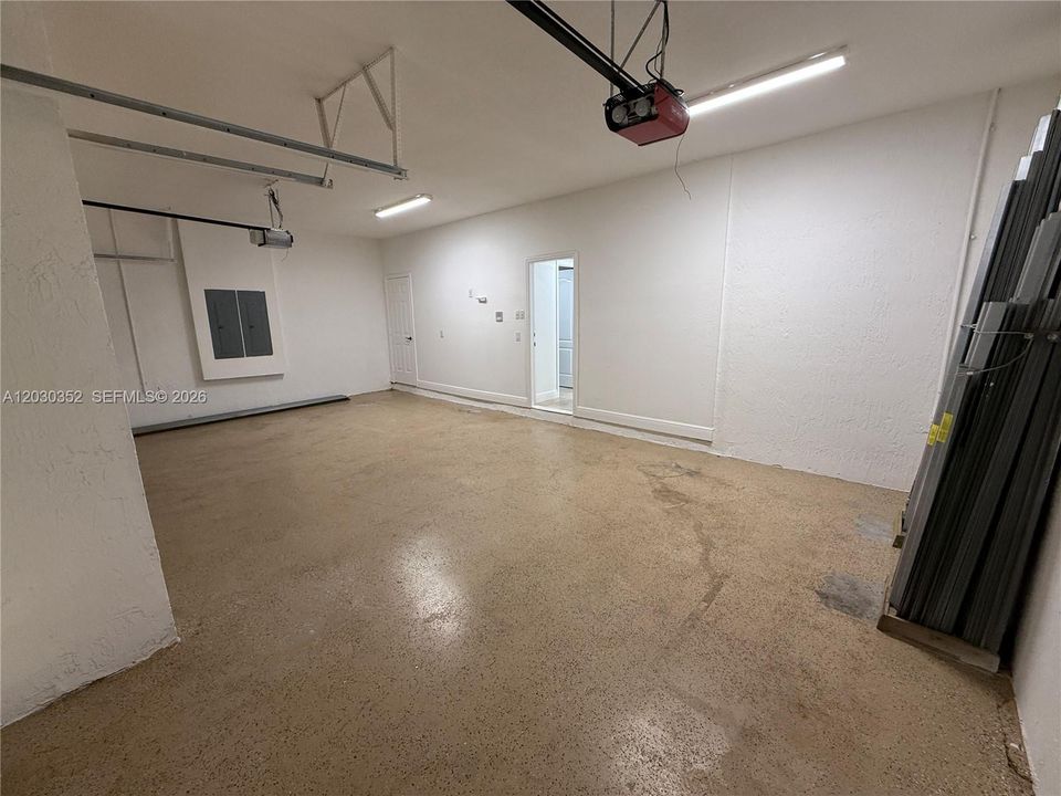 В аренду: $5,500 (5 спален, 4 ванн, 3567 Квадратных фут)