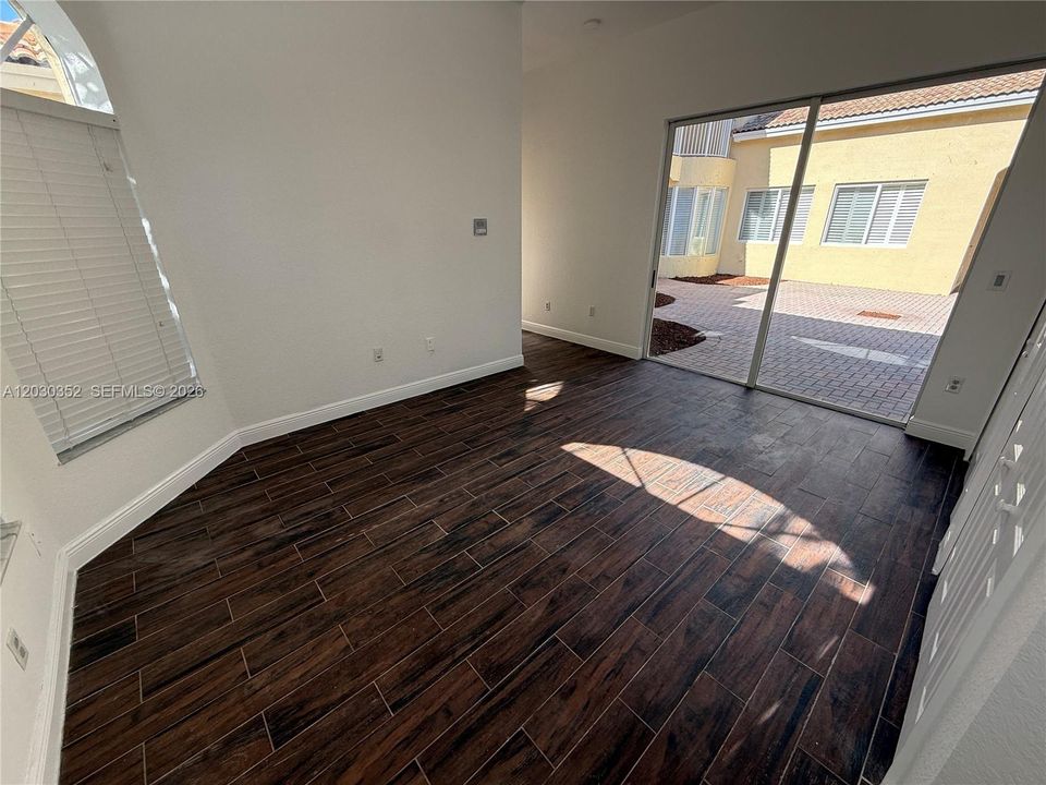 В аренду: $5,500 (5 спален, 4 ванн, 3567 Квадратных фут)