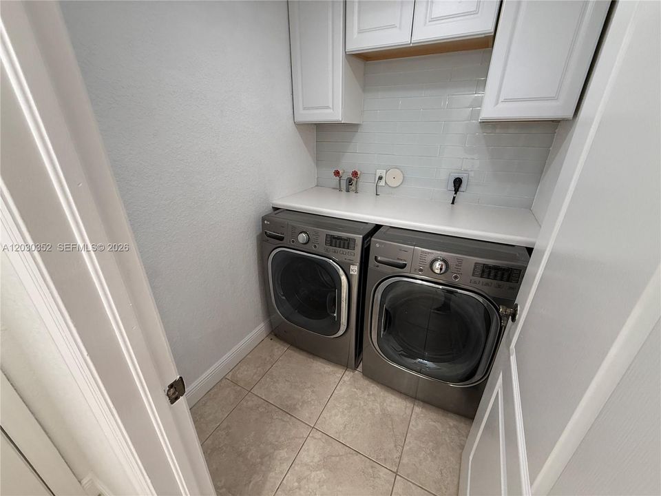 В аренду: $5,500 (5 спален, 4 ванн, 3567 Квадратных фут)