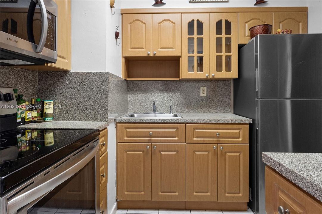 For Rent: $2,050 (0 beds, 1 baths, 518 Square Feet)