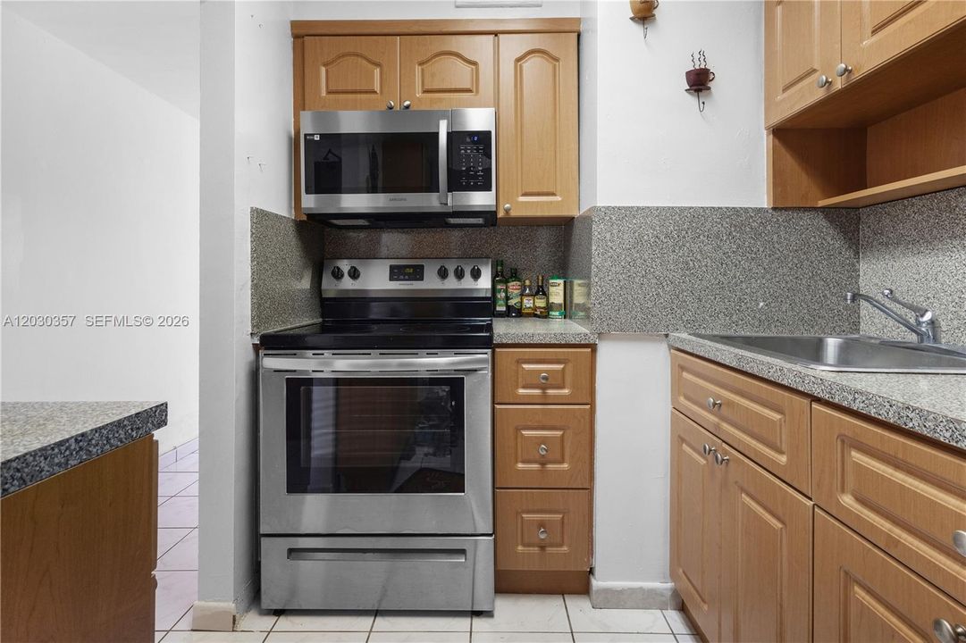 For Rent: $2,050 (0 beds, 1 baths, 518 Square Feet)