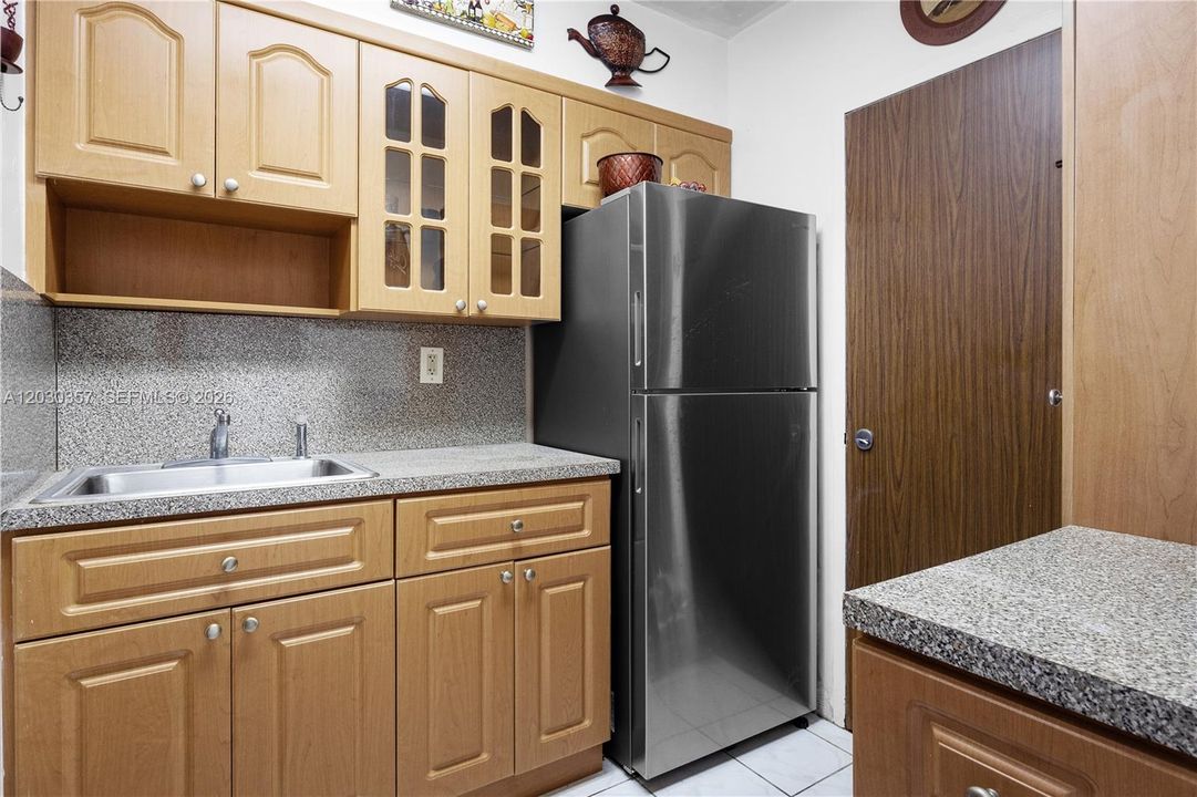 For Rent: $2,050 (0 beds, 1 baths, 518 Square Feet)