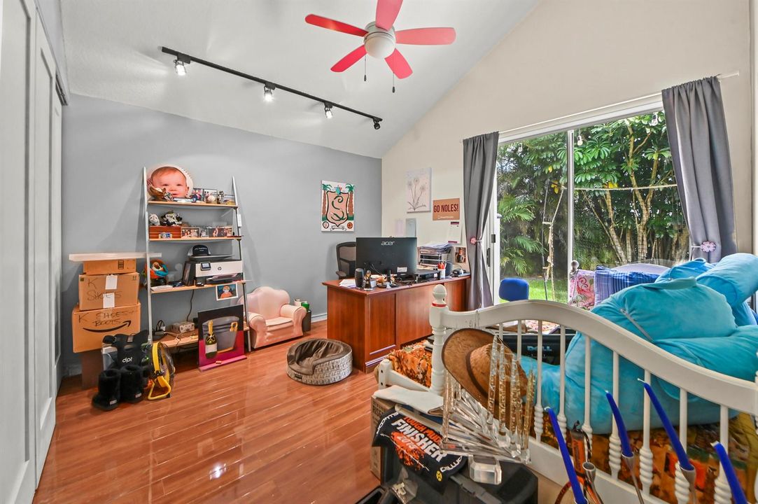 38 Bedroom 01