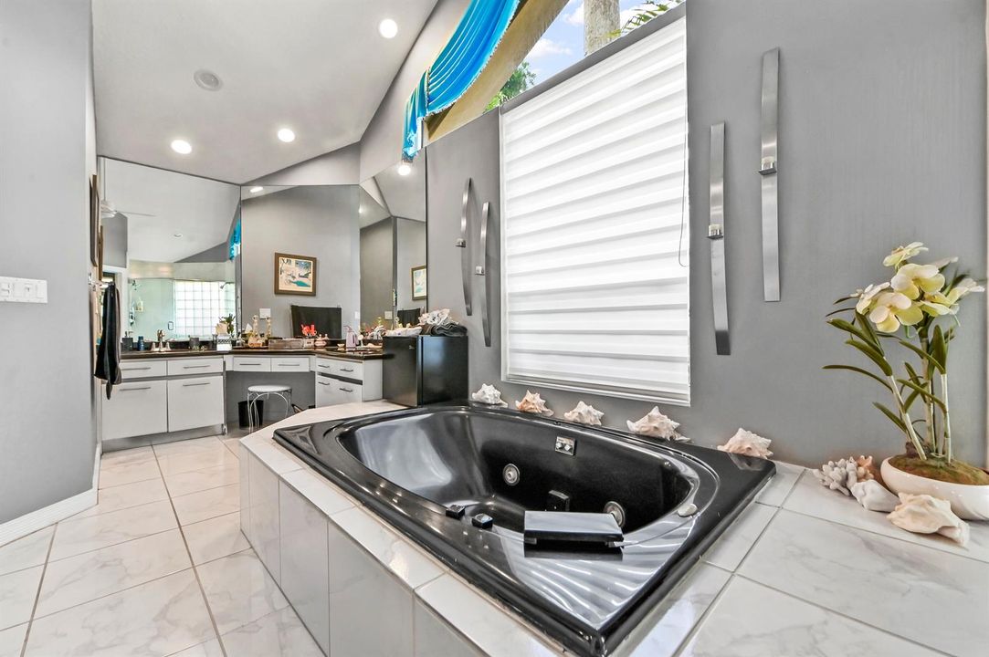 29 Bathroom 02