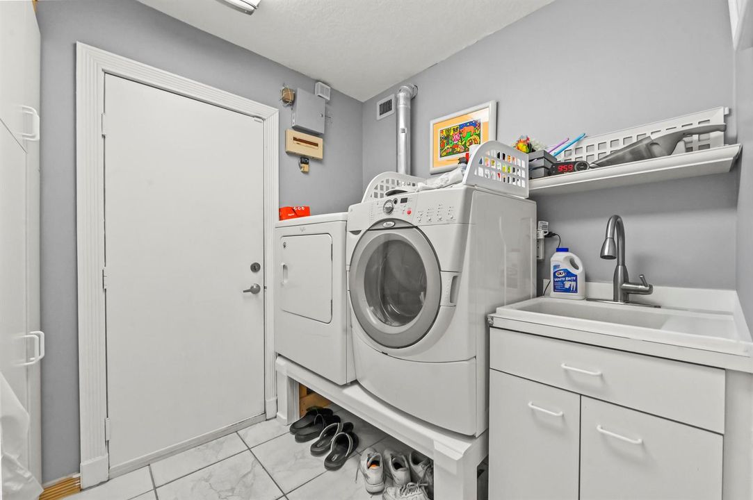 30 Laundry 01