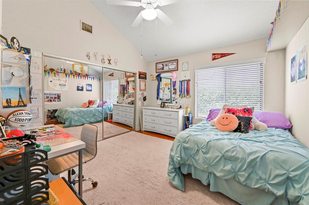 33 Bedroom 01