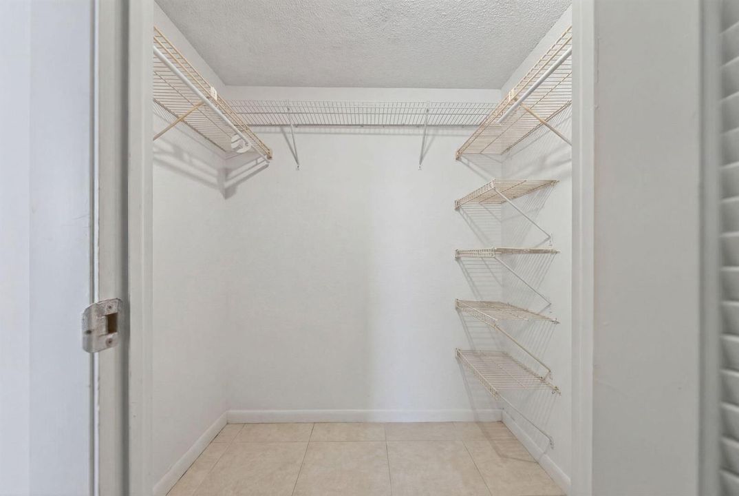 18-web-or-mls-Vacant_DSC07374_hf4k