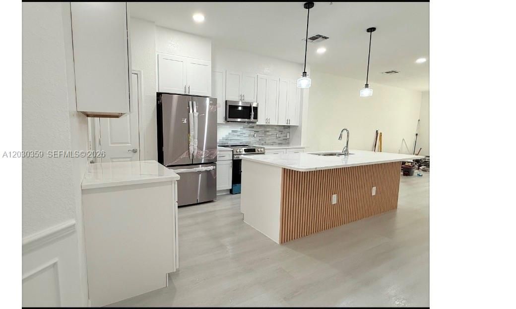 For Sale: $335,000 (3 beds, 2 baths, 1682 Square Feet)