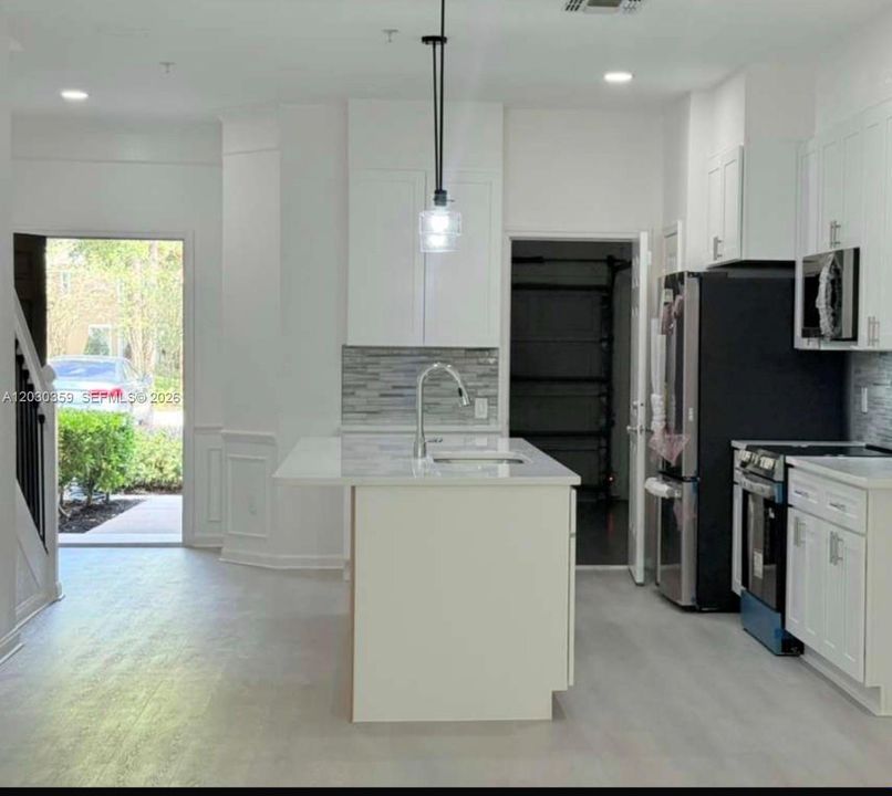 For Sale: $335,000 (3 beds, 2 baths, 1682 Square Feet)