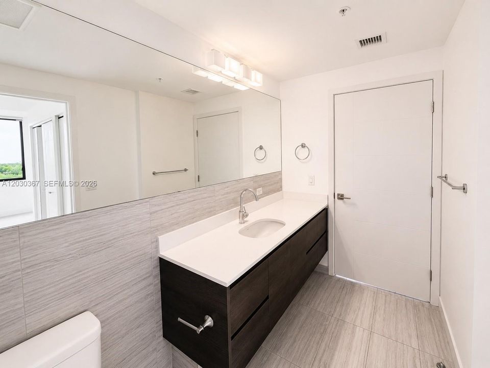 For Rent: $3,600 (1 beds, 1 baths, 713 Square Feet)