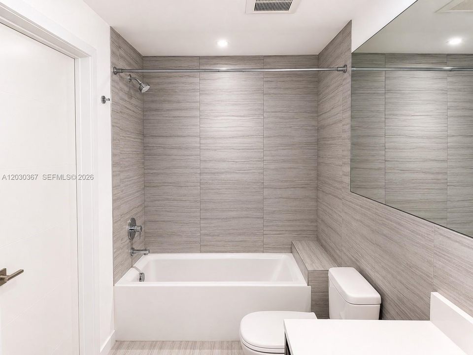 For Rent: $3,600 (1 beds, 1 baths, 713 Square Feet)
