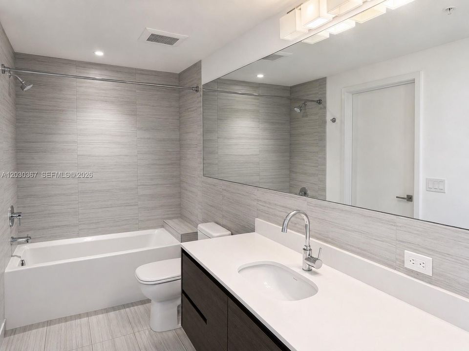 For Rent: $3,600 (1 beds, 1 baths, 713 Square Feet)