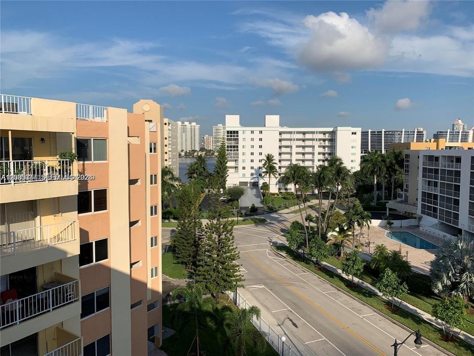 En Venta: $420,000 (2 camas, 2 baños, 1477 Pies cuadrados)