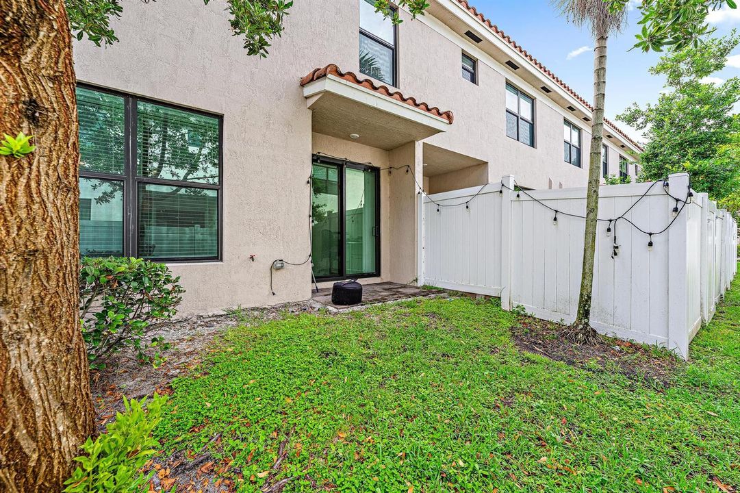 4407 Hemlock Dr-13