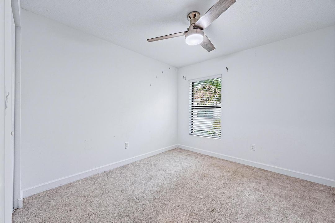 4407 Hemlock Dr-19