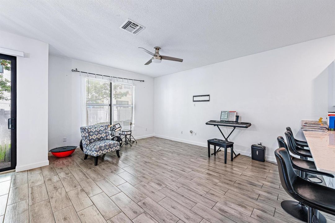 4407 Hemlock Dr-8