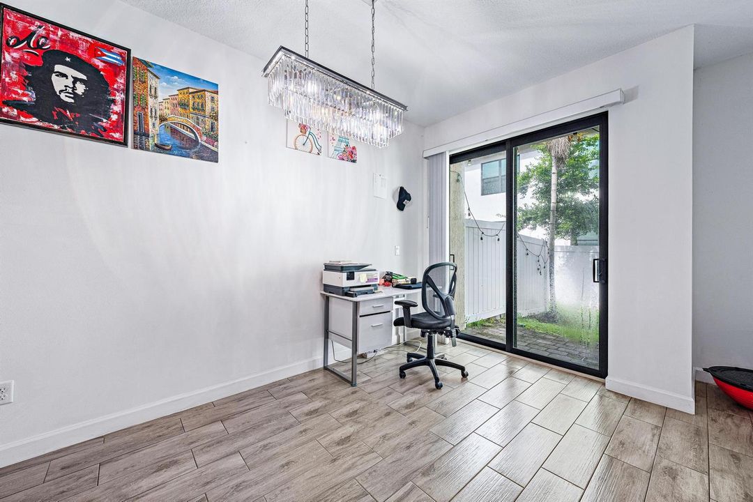 4407 Hemlock Dr-9