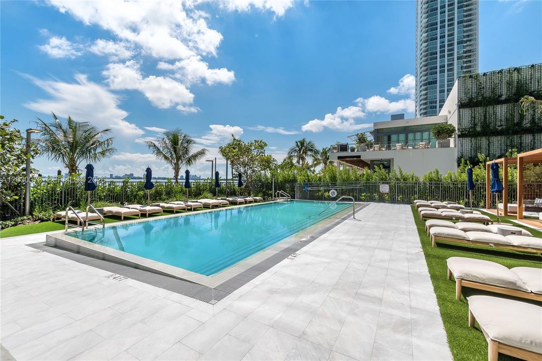 For Rent: $8,350 (3 beds, 3 baths, 1526 Square Feet)