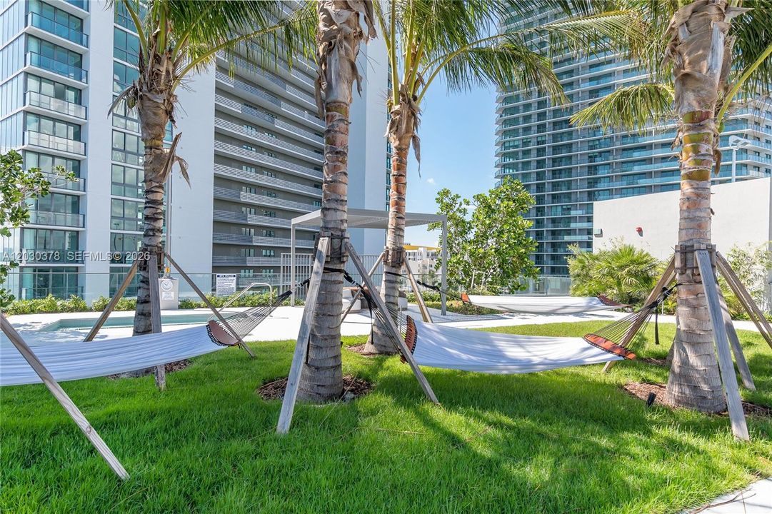 For Rent: $8,350 (3 beds, 3 baths, 1526 Square Feet)