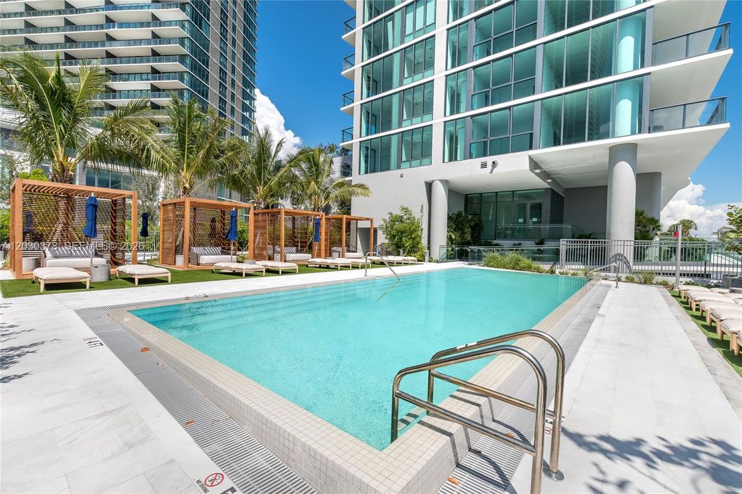 For Rent: $8,350 (3 beds, 3 baths, 1526 Square Feet)