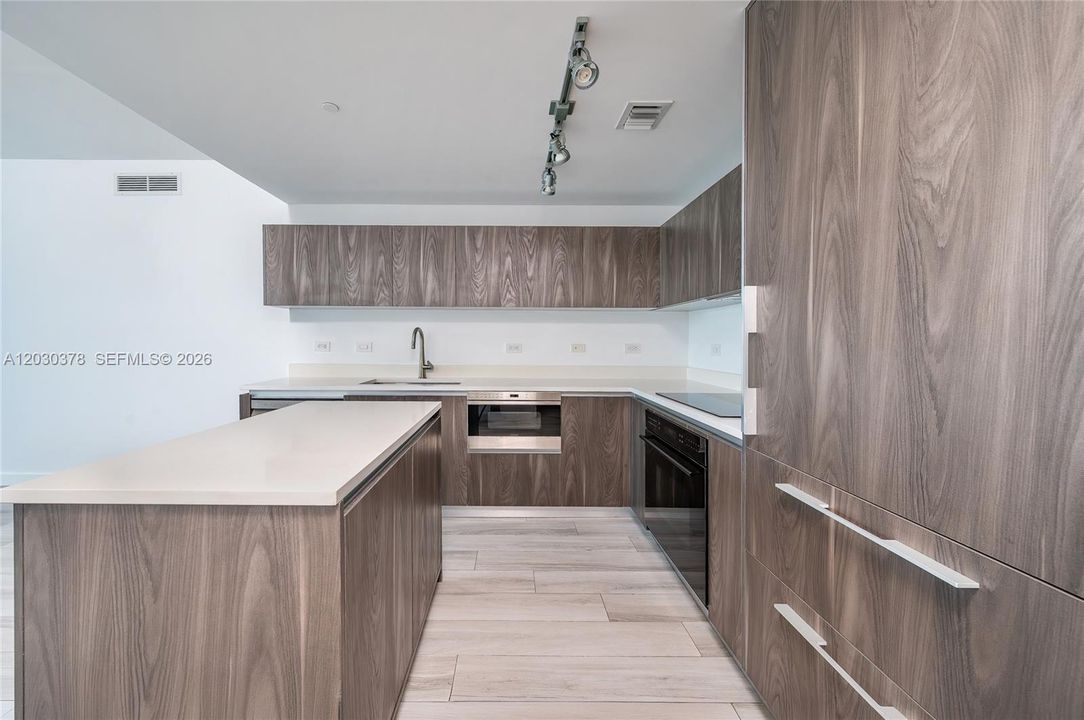 For Rent: $8,350 (3 beds, 3 baths, 1526 Square Feet)