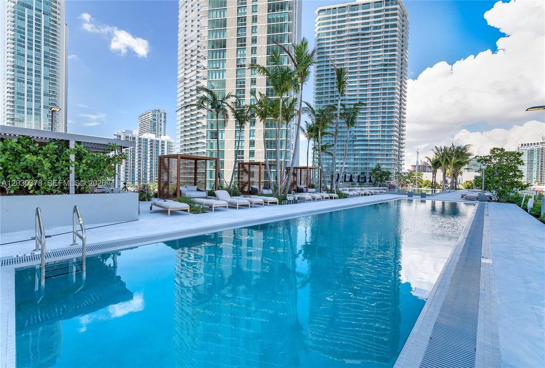 For Rent: $8,350 (3 beds, 3 baths, 1526 Square Feet)