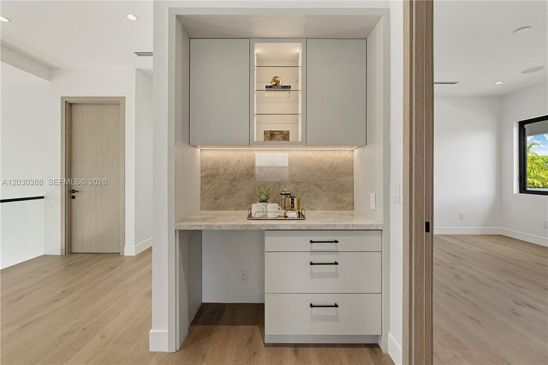 For Sale: $5,995,000 (6 beds, 7 baths, 5266 Square Feet)