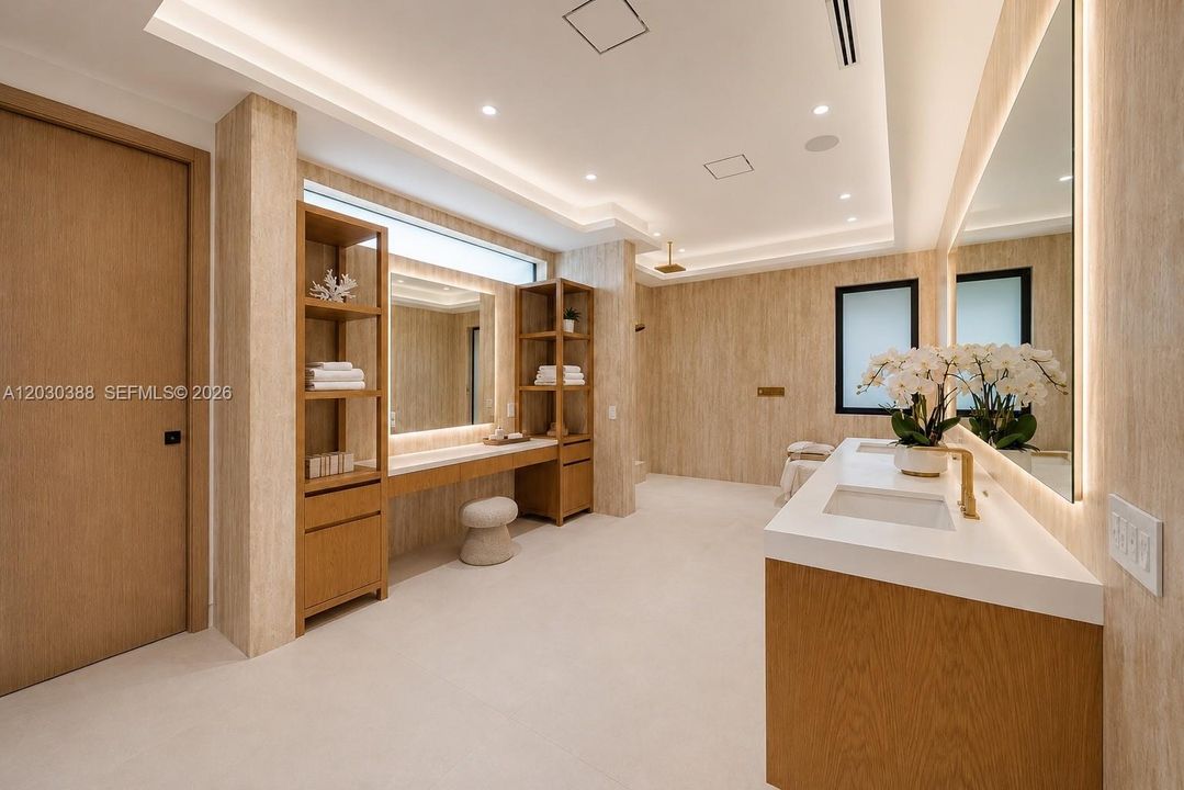For Sale: $5,995,000 (6 beds, 7 baths, 5266 Square Feet)
