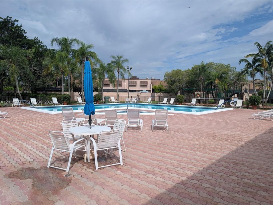 For Sale: $385,000 (2 beds, 2 baths, 1368 Square Feet)