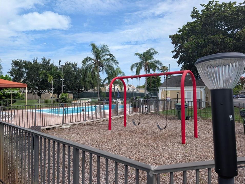 For Sale: $385,000 (2 beds, 2 baths, 1368 Square Feet)