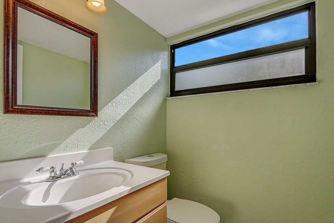 1/2 Bath