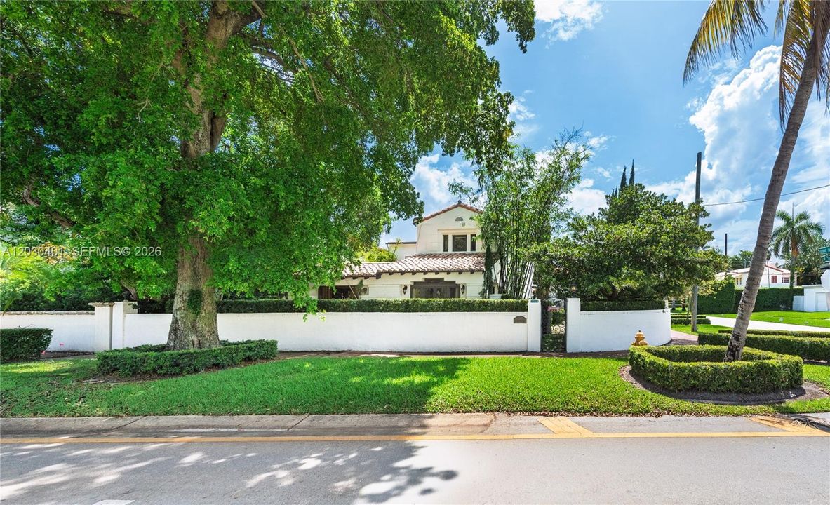 For Sale: $4,450,000 (5 beds, 4 baths, 4636 Square Feet)