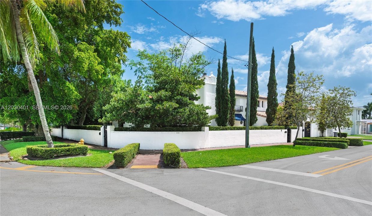 For Sale: $4,450,000 (5 beds, 4 baths, 4636 Square Feet)