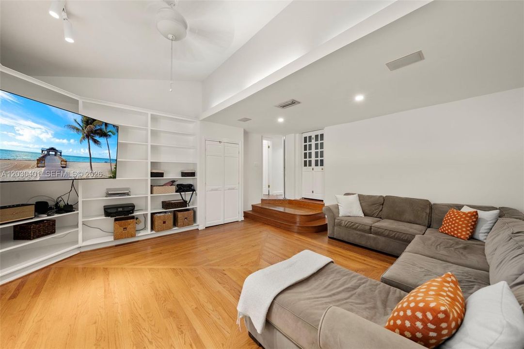 For Sale: $4,450,000 (5 beds, 4 baths, 4636 Square Feet)