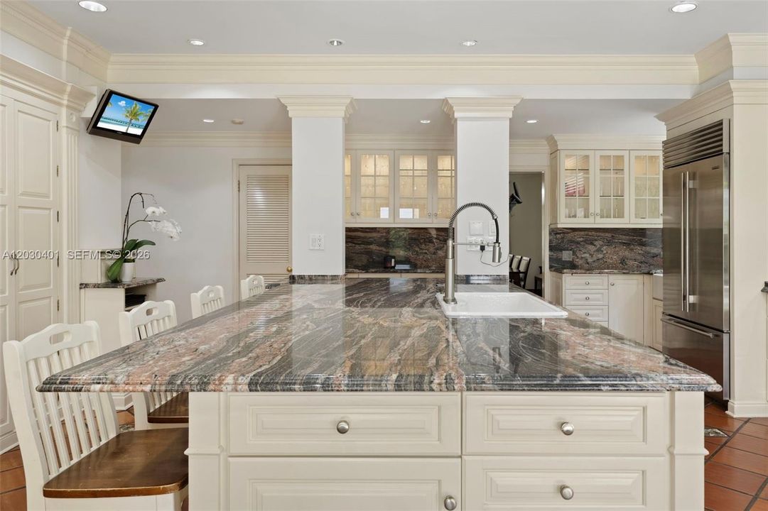 For Sale: $4,450,000 (5 beds, 4 baths, 4636 Square Feet)