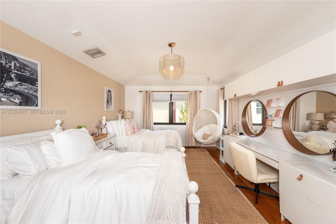 For Sale: $4,450,000 (5 beds, 4 baths, 4636 Square Feet)