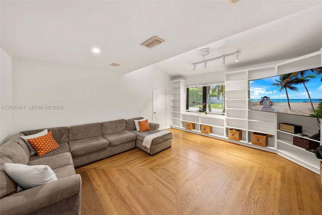For Sale: $4,450,000 (5 beds, 4 baths, 4636 Square Feet)