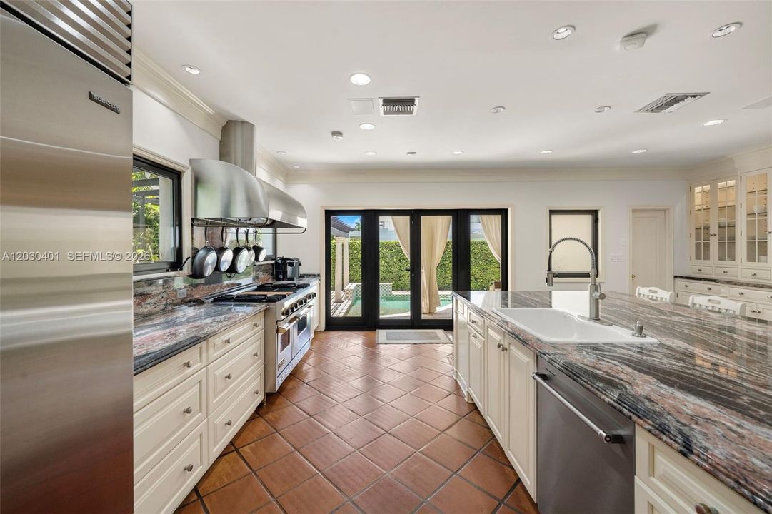 For Sale: $4,450,000 (5 beds, 4 baths, 4636 Square Feet)
