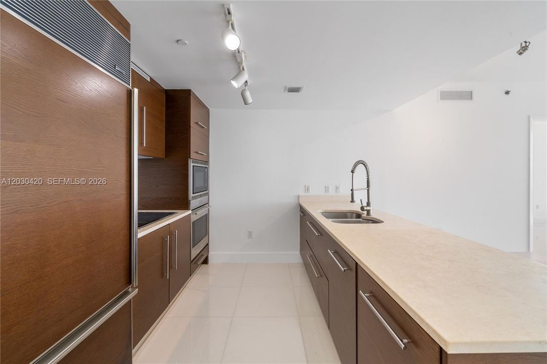 : $4,800 (2 спален, 2 ванн, 1290 Квадратных фут)