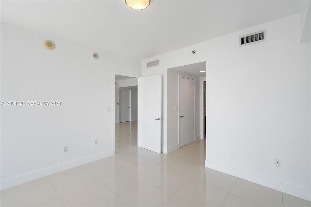 : $4,800 (2 спален, 2 ванн, 1290 Квадратных фут)