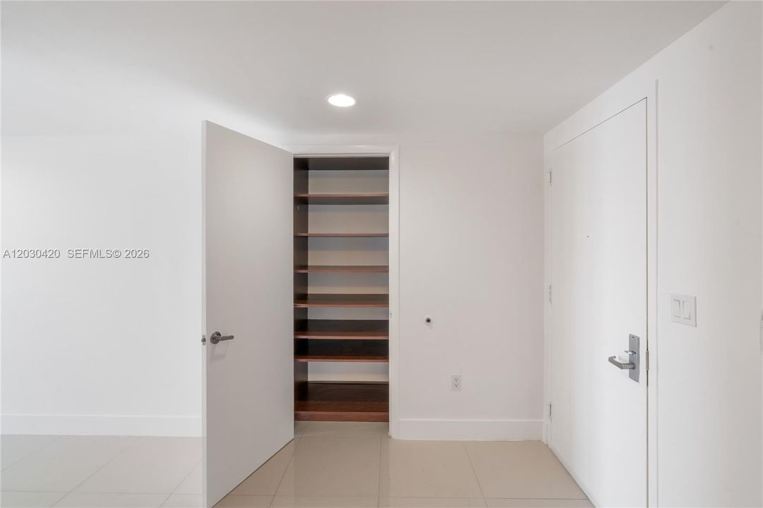 : $4,800 (2 спален, 2 ванн, 1290 Квадратных фут)