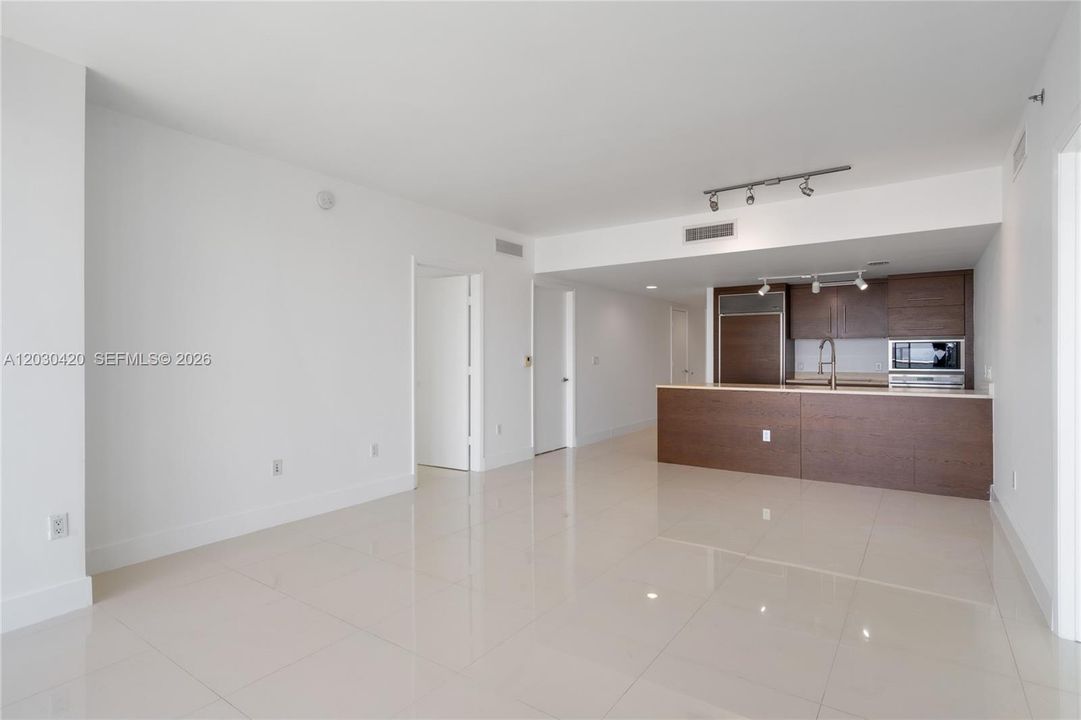 : $4,800 (2 спален, 2 ванн, 1290 Квадратных фут)