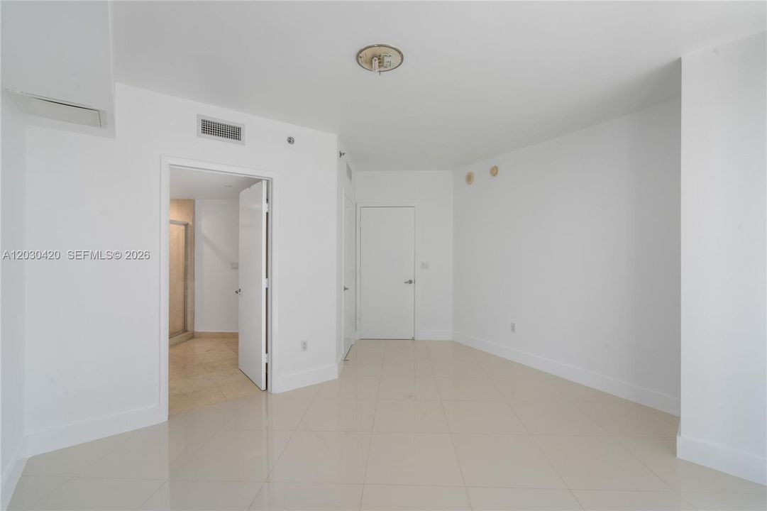 : $4,800 (2 спален, 2 ванн, 1290 Квадратных фут)