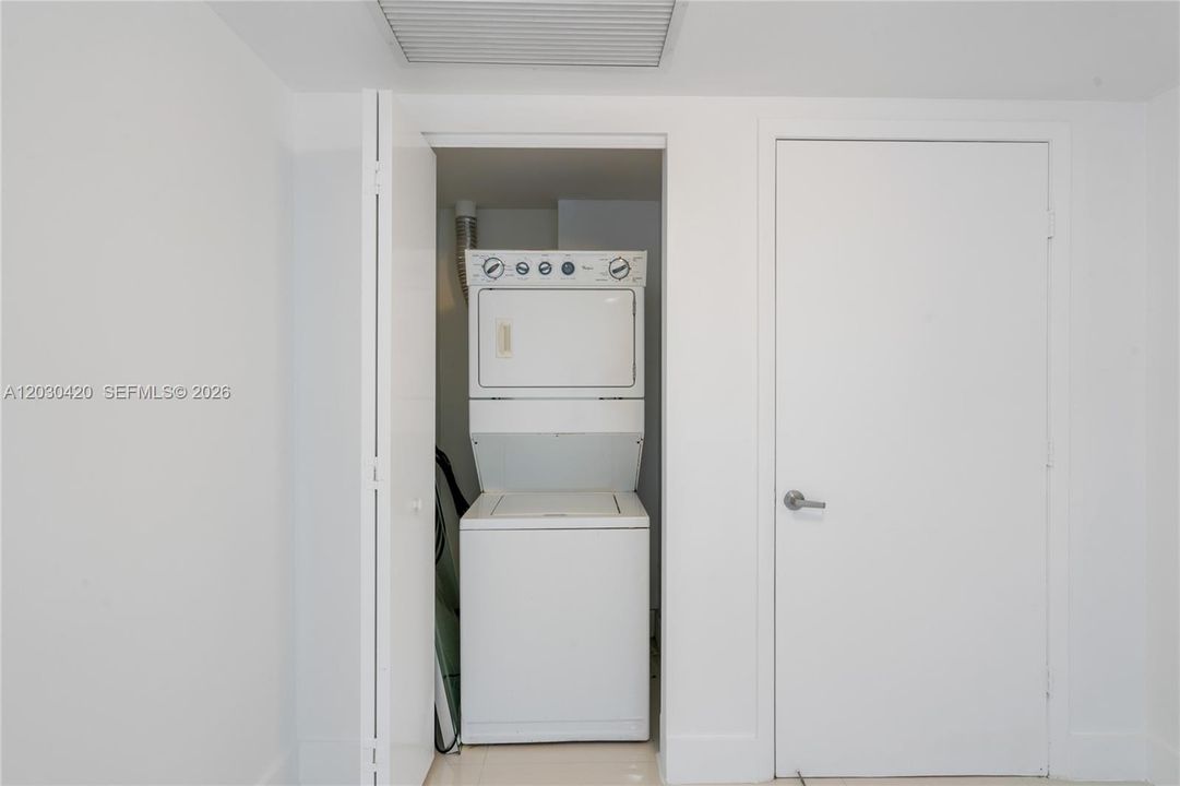 : $4,800 (2 спален, 2 ванн, 1290 Квадратных фут)