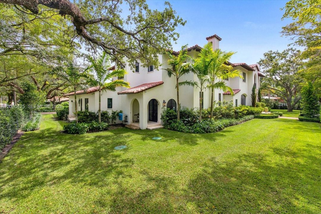 For Sale: $13,790,000 (8 beds, 9 baths, 7772 Square Feet)