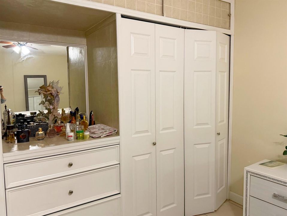 masster bed-closet